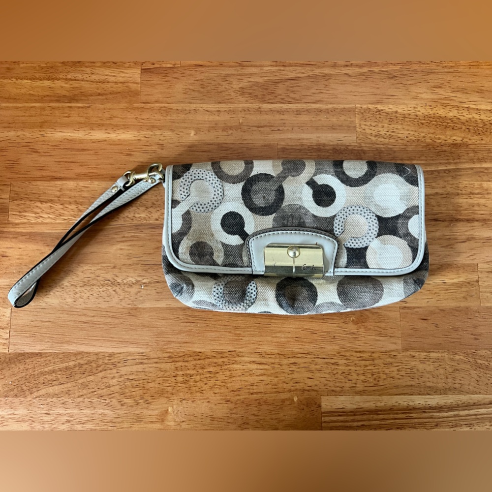 Coach wristlet w magnetic closure